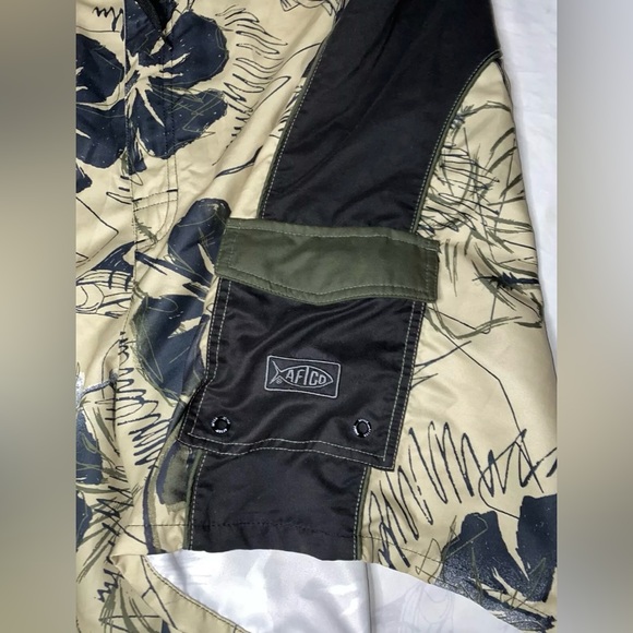 AFTCO Blue Water Size 42 Men’s Fishing Swim Trunks Shorts Beige Black Floral - Picture 6 of 12